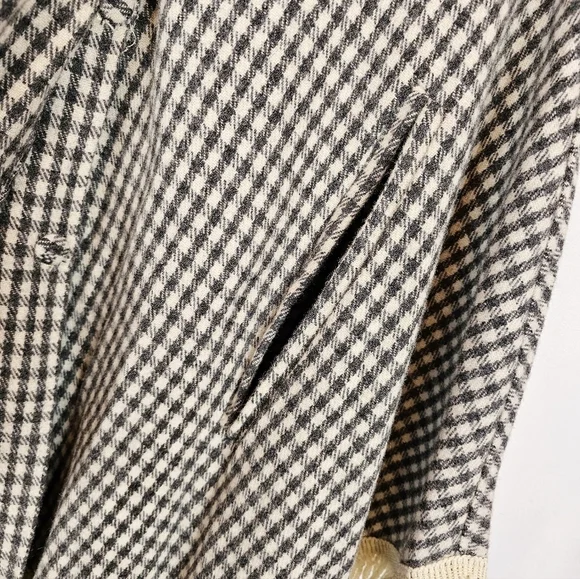 Checkered Wool Cape - Picture 5 of 6